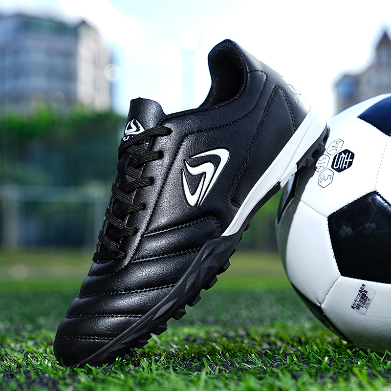 Nuove Scarpe da Calcio per Uom - Outdoor Sport Court recensione e prezzo